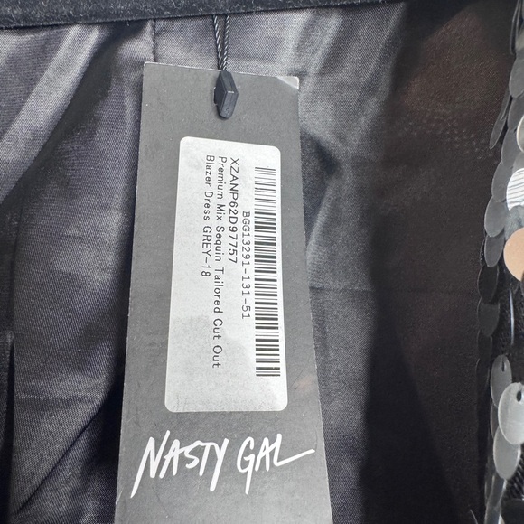 🆕 Nasty Gal Large Sequin Dress or Blazer with Back Cut Out in Great Condition - Picture 3 of 7